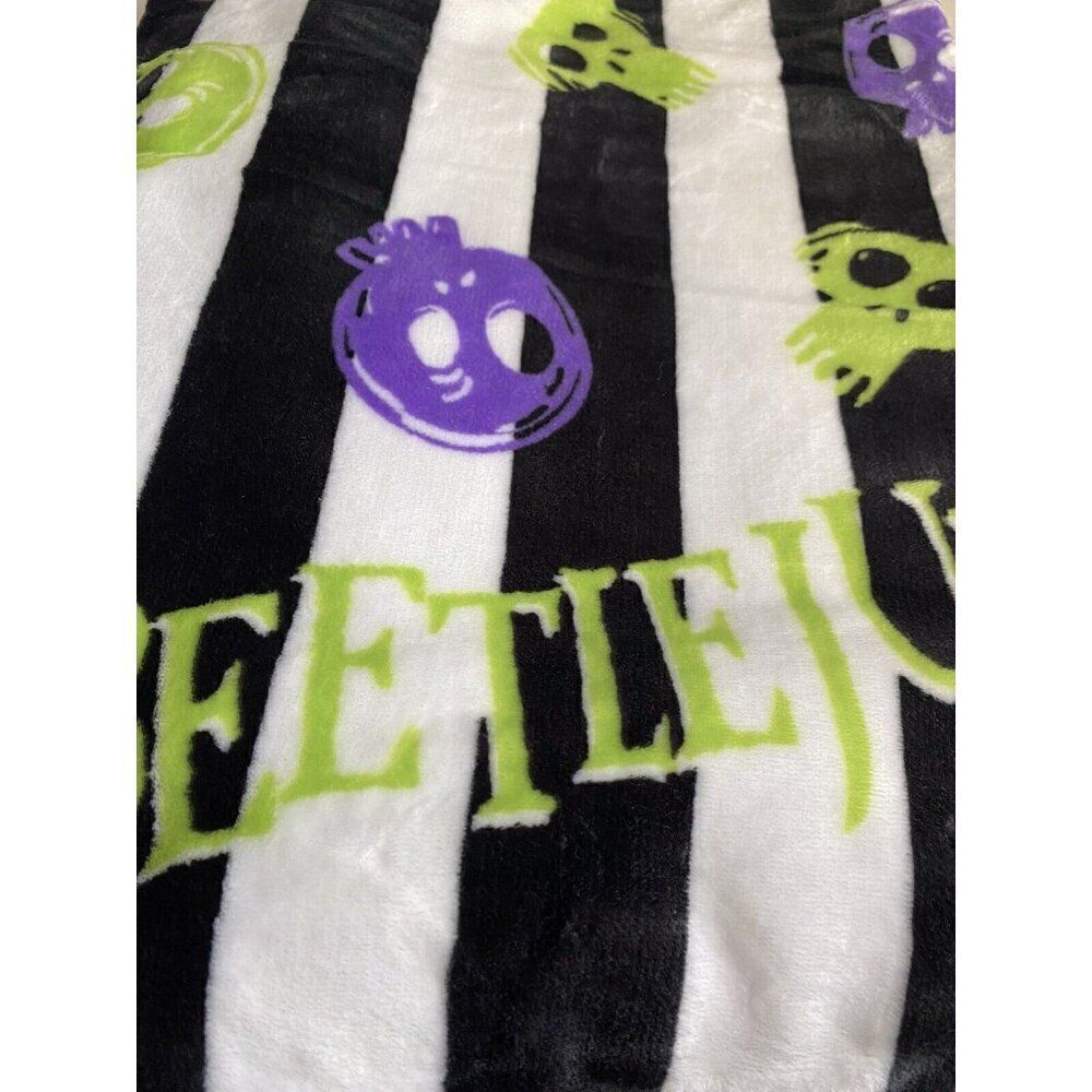 Beetlejuice‎ Skulls Stripes Halloween Cloud Throw Plush Blanket 50”x70” NEW - Picture 11 of 11
